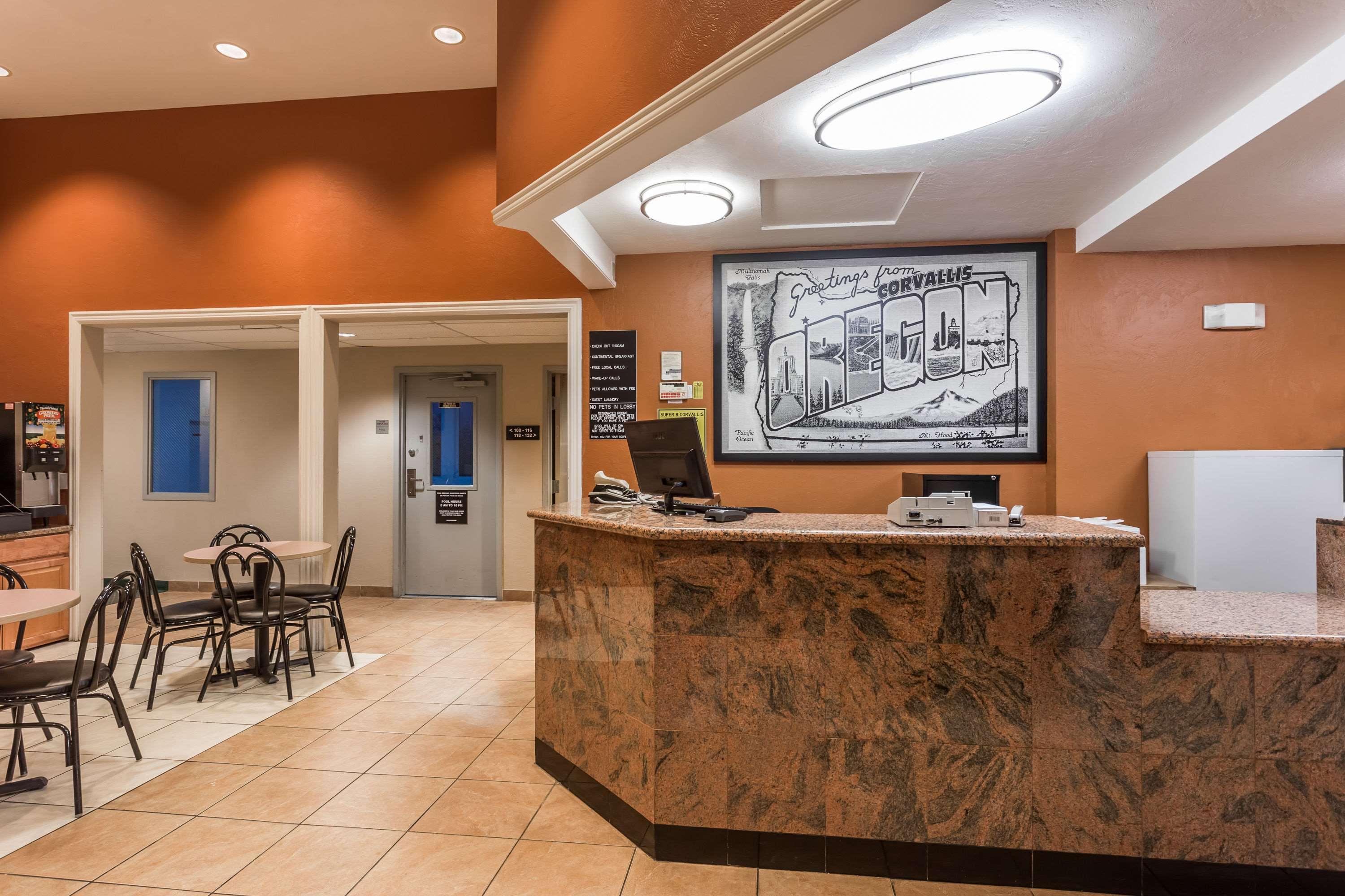 Super 8 By Wyndham Corvallis Bagian luar foto