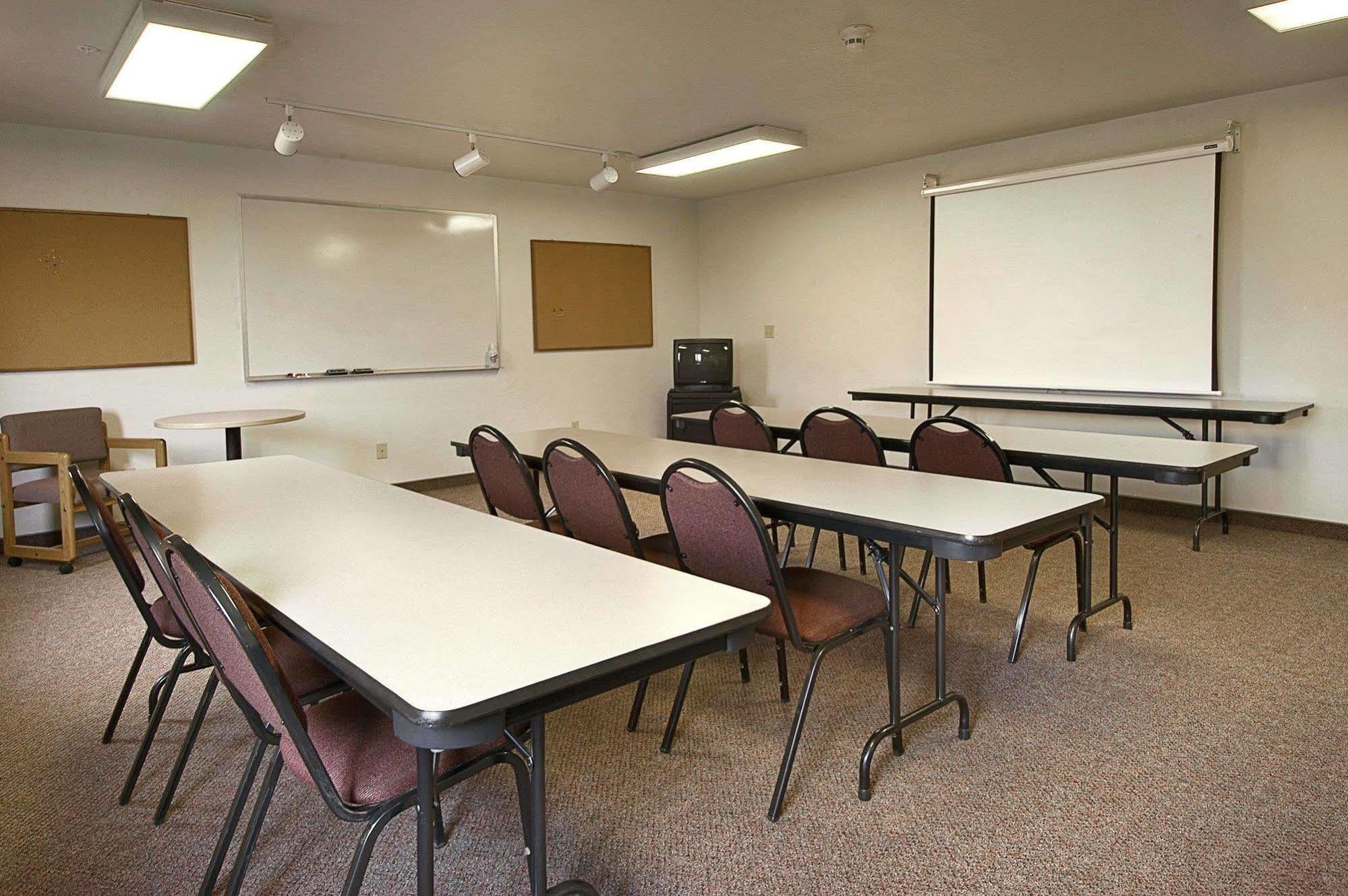 Super 8 By Wyndham Corvallis Bagian luar foto